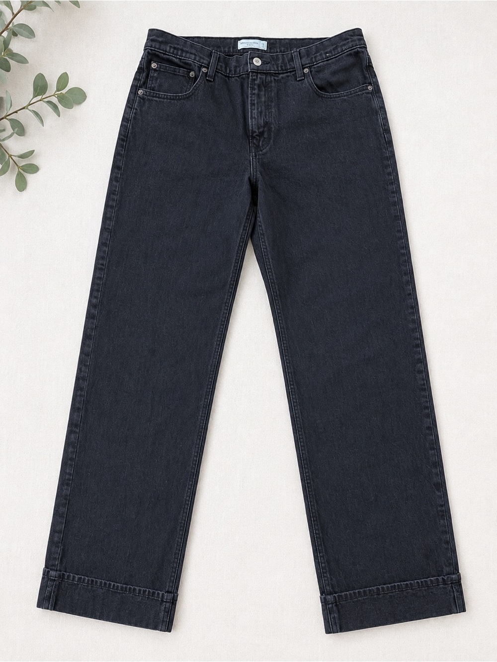 Abercrombie & Fitch The 90s Relaxed High Rise Jeans Black Cuffed Size 33 / 16L